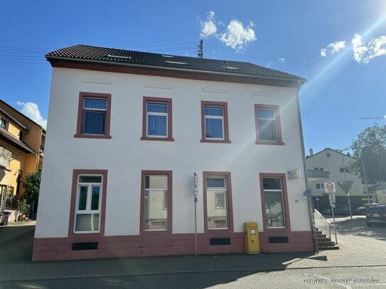3 +1 = Ideale Kombi! 
3 Familienhaus mit kleiner Gewerbeeinheit in
KA-Grünwettersbach