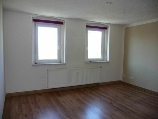 Schöne 3-Raum-Wohnung mit separatem Zimmer im DG zu vermieten!