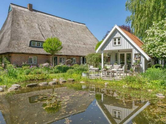 Ein beeindruckendes Anwesen, umgeben von gepflegter Natur und einer Architektur, die eine Exklusivität in jedem Detail…