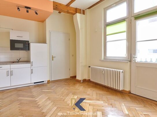 Barrierefreie 1 Zi.-Whg. mit großem Balkon, EBK u. PKW-Stellplatz!