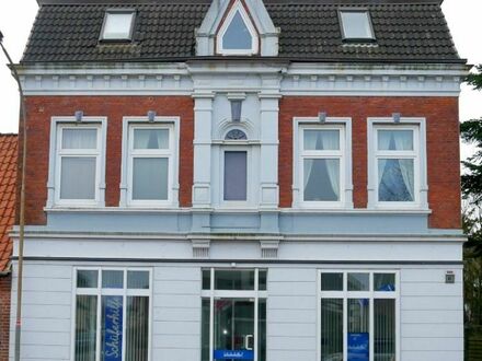 Historisches, gepflegtes Wohn- und Geschäftshaus über drei Etagen in 25709 Marne zu verkaufen.