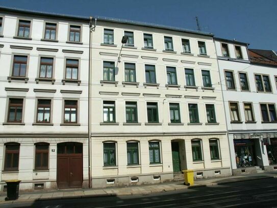 3-Raum-Whg. nahe Neumarkt, 1. OG, Laminat bzw. Fliesen, Küche mit Fenster, Balkon nach Osten