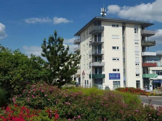 Vermietete 2-Raum-Wohnung im Dachgeschoss mit Balkon und TG-Stellplatz! Aufzug! BJ. 1995!