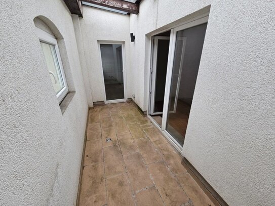 Ansprechende 3 Zimmer im Dachgeschoss+Balkon+Loggia+Tageslichtbad mit mit Badewanne+Abstellraum !