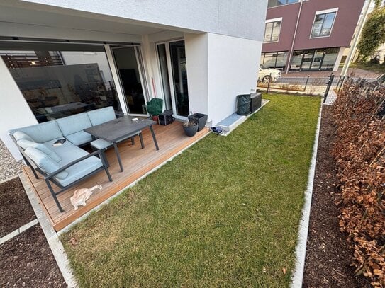 + Neuwertige 3 Zimmer Wohnung mit Gartenanteil+