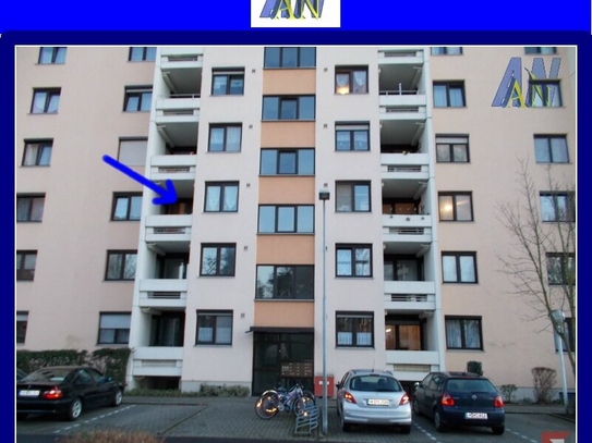 SCHÖNE, HELLE und gut geschnittene Wohnung mit 2 Balkonen !