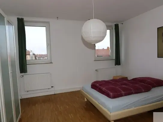 Nice flat in an old building near main railway station – euhabitat