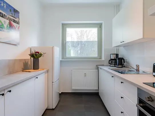 Quiet and sunny apartment with balcony, parking space, bathtub and office in leafy Spandau