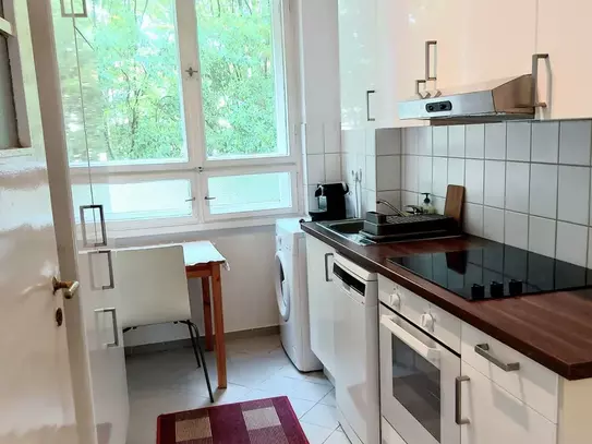 Very sunny and cosy apartment with balcony to green area, near FU and S1 Sundgauer Str.Station