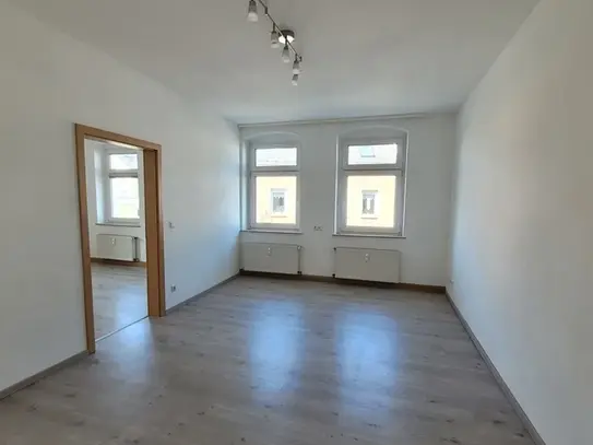 Helle, freundliche 2-Zi. Wohnung mit LAMINAT, EINBAUKÜCHE im Zentrum von Kirchberg zu vermieten!