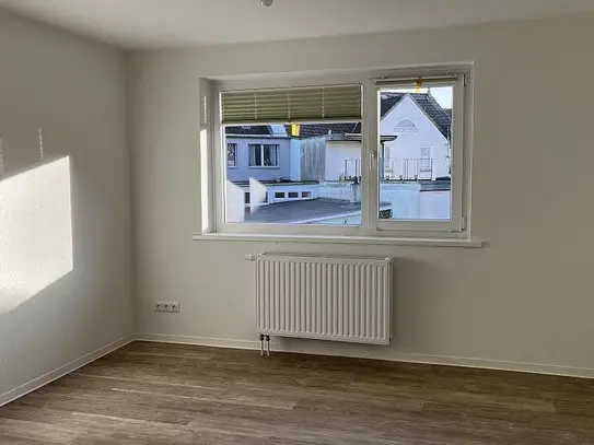 ** RESERVIERT ** Sanierte 2,5-Zimmer-Wohnung mit Balkon in Zentrumslage