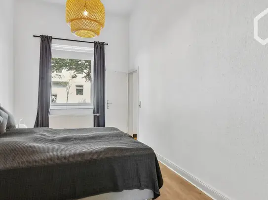 *****Beautiful apartment in old building in central location near Volksgarten******