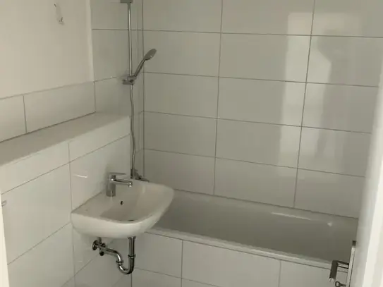 Modern und sofort bezugsfertig! Zwei Balkone + neuer Boden