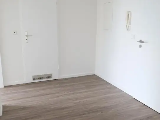 Sanierte 2 Zimmer-Wohnung mit großem Balkon im Uetersener Klosterviertel