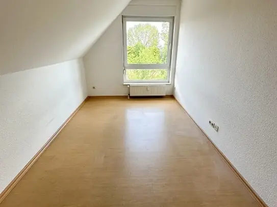 3-Raum mit Balkon, Tiefgarage und Stellplatz!