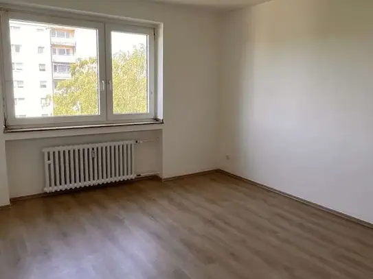 Sanierte 2 Zimmerwohnung mit Balkon und Aufzug!