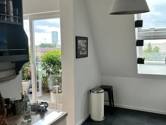 Furnished Room in wannabe Penthouse Ostkreuz/Boxi Kiez with cleaning