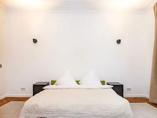 Elevated and spacious apartment 2 min from Kudamm in Charlottenburg, Berlin - Amsterdam Apartments for Rent