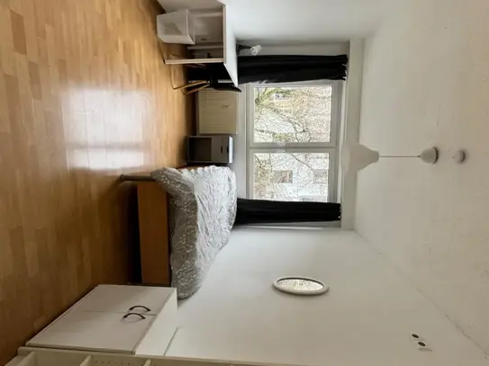 "Cozy Furnished Room Without Window: Central, Modern,with Ventilation!