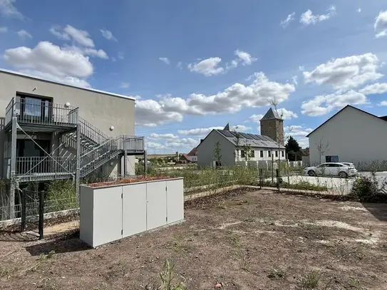 Neubauwohnhaus-Erstbezug mit Garten und Stellplätzen.