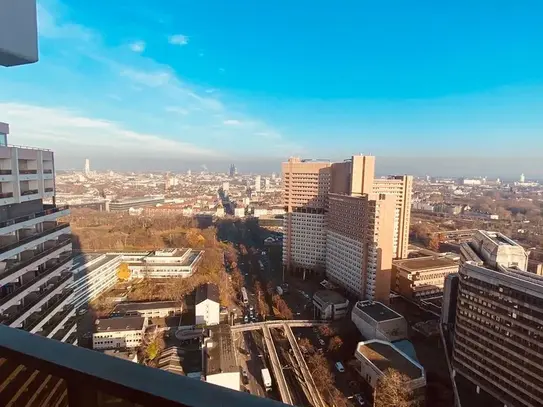 Renovated, bright, central apartment with view over all of Cologne, balcony and underground parking, Koln - Amsterdam A…