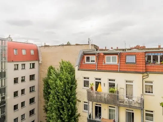 Stylish and cozy flat with balcony and wonderful city view, excellent location, quiet and bright. Prenzlauer Berg, Berl…