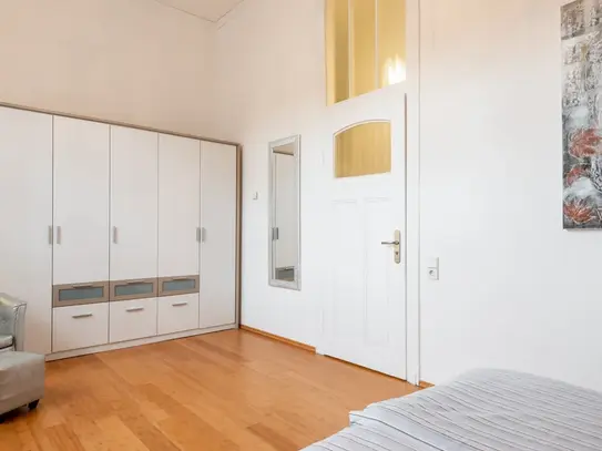 Gorgeous, wonderful suite close to city center (Düsseldorf)