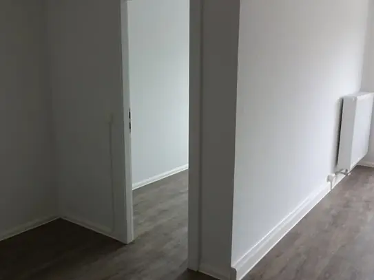 *Herrliche 4-Zimmer-Familienwohnung mit großem Balkon in Chemnitz*