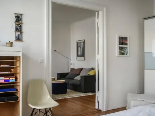 Lovely 2-bedroom apartment close to the Oranienburger Str S-Bahn