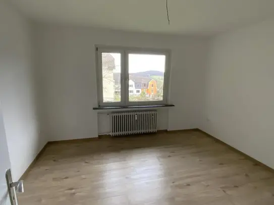 Sehr schöne 3 Zimmer-Wohnung mit Balkon in Wetter Altwetter!