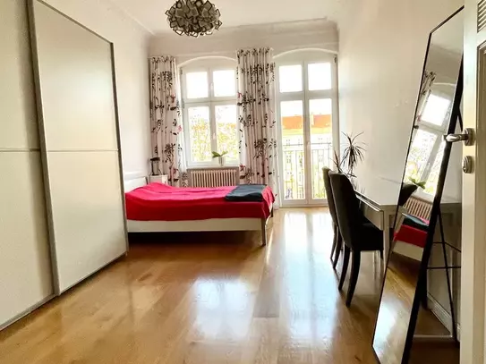 Fully furnished, modern 2-room apartment with balcony, in a well-kept front building, conveniently located near Schönha…