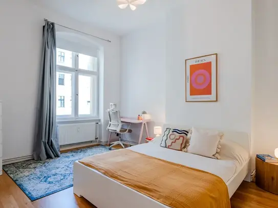 Spacious and Bright 2.5 Room Apartment with Home Office in Prenzlauer Berg, Berlin