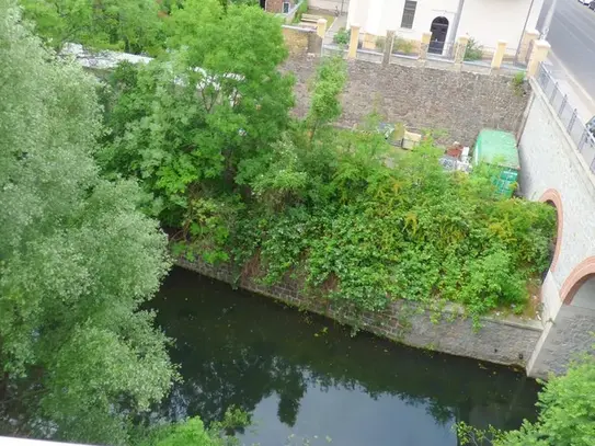 Direkt am Kanal! Tolle 2-Raum Whg. mit Lift, TG Stellplatz, EBK möglich - in Plagwitz