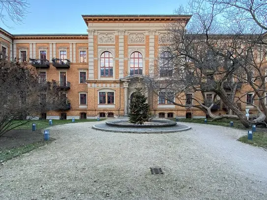 2-room apartment with 2 balconies, in a monument in Kreuzberg