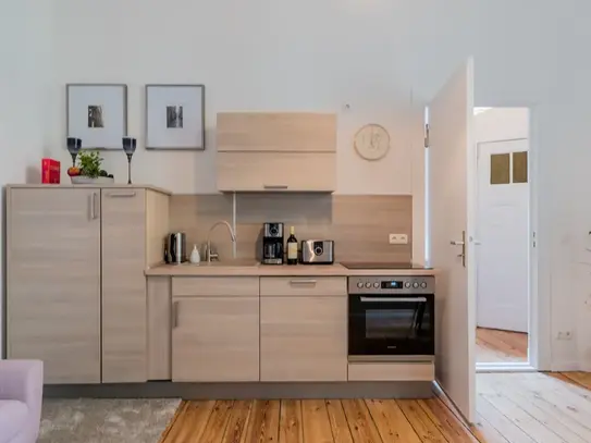 Quite apartment with original wooden floor on a side street of Kurfürstendamm