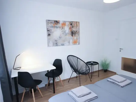 City location 4 rooms 7 Beds Balcony Netflix INET, Stuttgart - Amsterdam Apartments for Rent