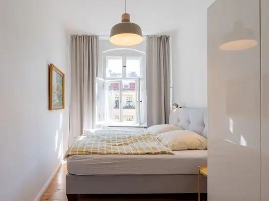 Bright & charming and modern studio in Prenzlauer Berg with french Balcony