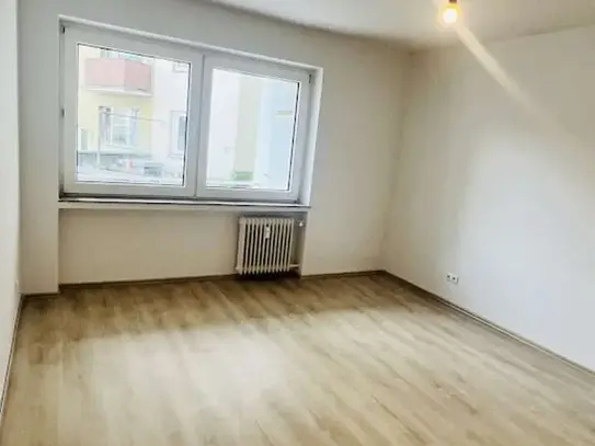 Nur noch Möbel rein!Renovierte 3-Zimmer suchen nette Mieter!