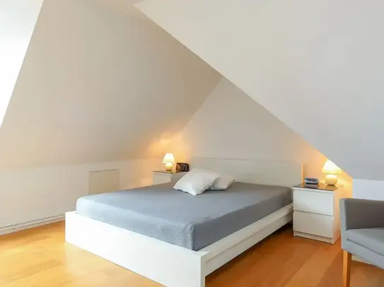 Light and spacious penthouse apartment with balcony, AC and home comforts, Berlin - Amsterdam Apartments for Rent