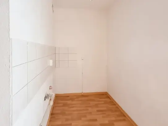 *Hochhauswohnung in der 7. Etage mit Balkon*