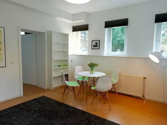 Modern & quiet 2-room flat in Cologne Lindenthal with garden view - 2 minutes away from citypark