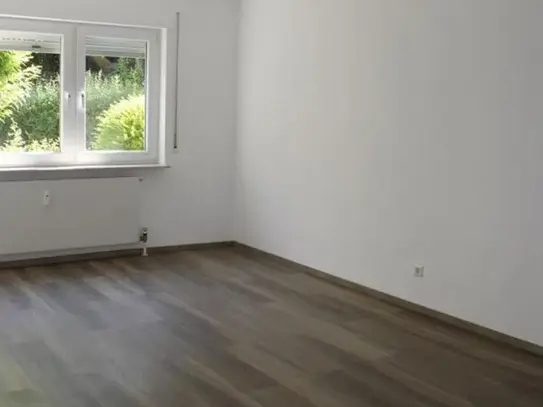 3 Zimmer-Erdgeschoss-Wohnung mit Terrasse