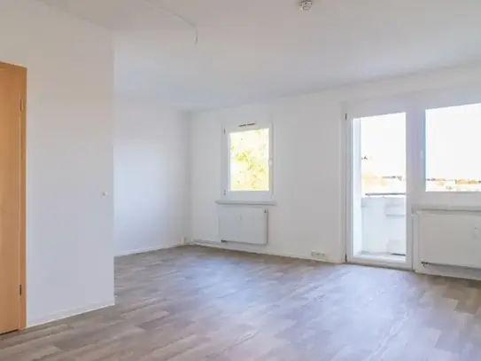 * helle 2 Zimmerwohnung mit Balkon / Zentrumsnah *