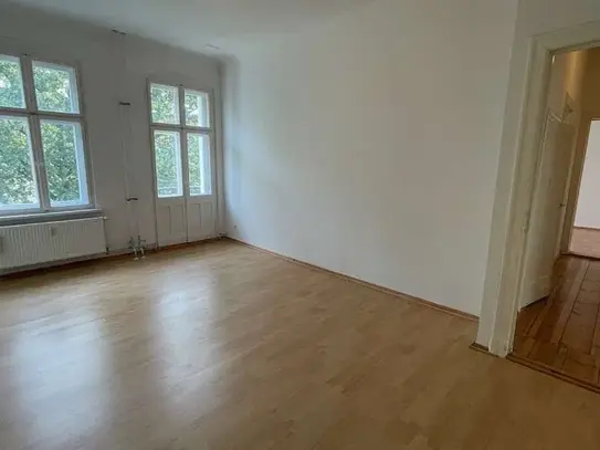 Großzügige 5-Zimmer Altbauwohnung mit 2 Balkonen!