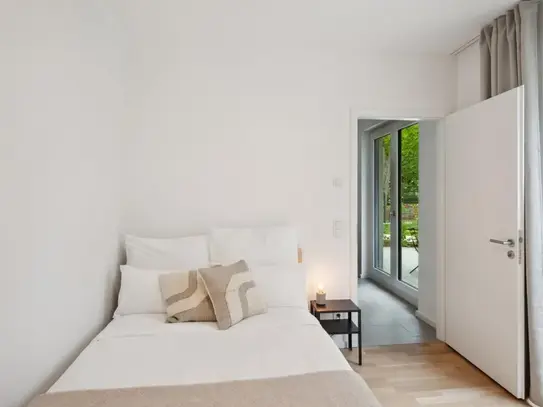 Snug double bedroom near the Heinrich-Heine-Straße metro