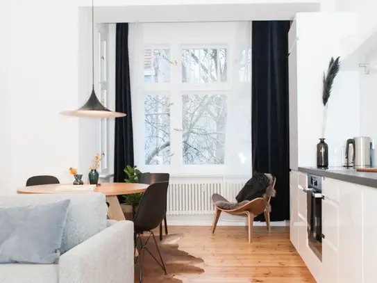 Newly renovated fully furnished and equipped designer’s apartment on the best location in Kreuzberg- on the canal of Pa…