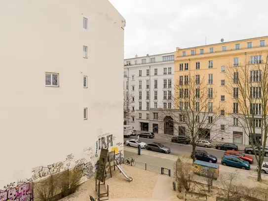 Quiet 2-rooms apartment with balcony in very central location of Prenzlauer Berg (U-bahn/tram: 5min. away)