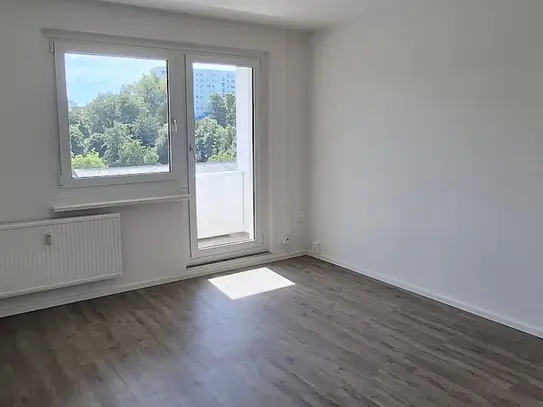 *Frisch sanierte 4-Raum-Wohnung mit Balkon im Chemnitzer Süden*