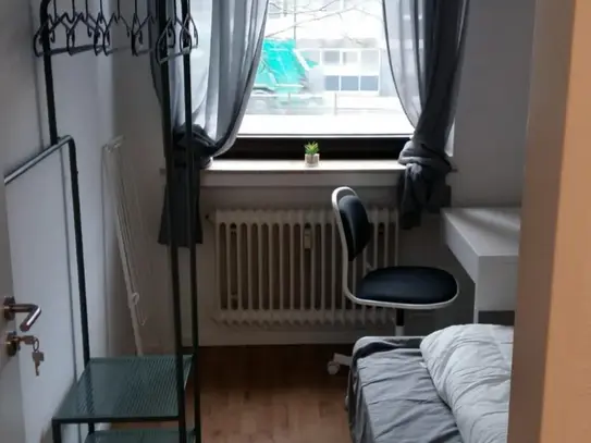 Cozy single bedroom in a 4-bedroom apartment near Elbruchstraße transport station