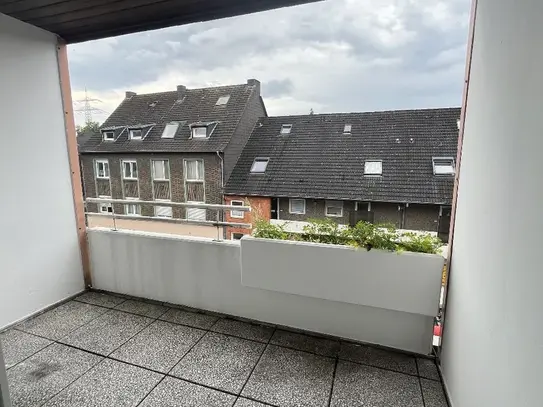 Helle Dachgeschosswohnung mit Balkon, ca. 62,41 m² in Dortmund-Marten zu vermieten!